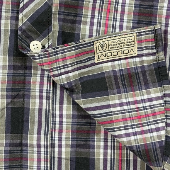 Volcom Men's Classic Fit Weirdoh Plaid II Long Sleeve Button Up Shirt | Size M - Picture 5 of 12